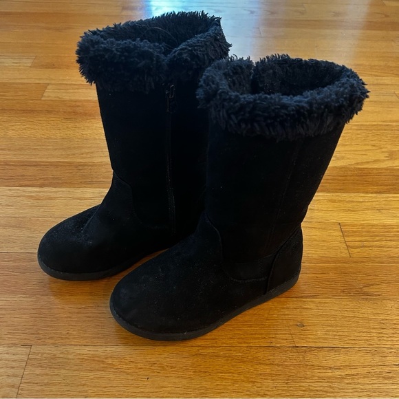CAT & JACK Kids Black Fuzzy Boots - Picture 9 of 10